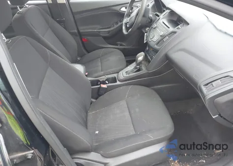 2017 Ford Focus Se z USA, uszkodzony, nr VIN 1FADP3F2XHL334639